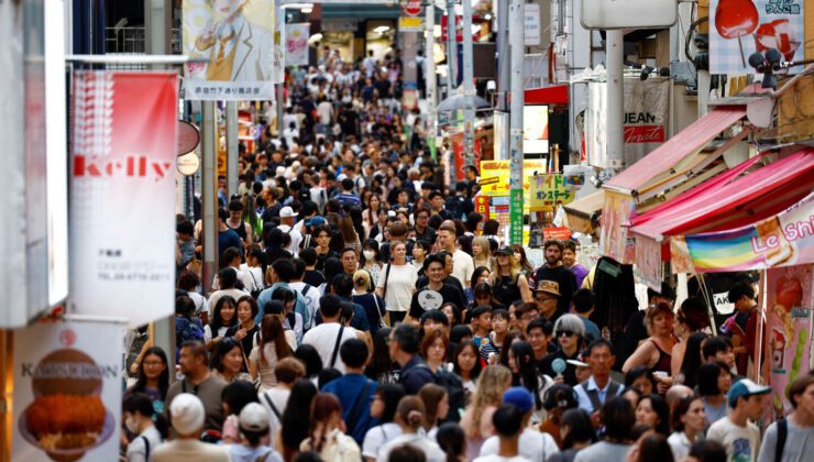 Japonya uyum sağlamaya çalışıyor ancak hizmet çalışanı sıkıntısı çekiyor