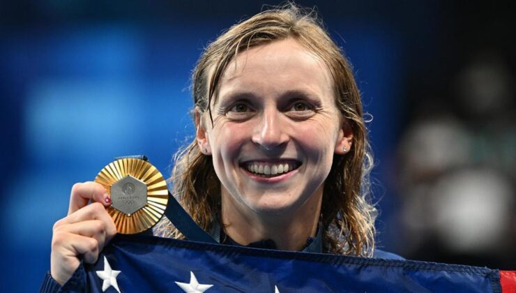 Katie Ledecky, Paris Olimpiyatları’ndan 4 madalya ile ayrılıyor. Ayrıca ABD Takımı’nın bayrağını da taşıyacak.