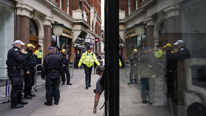 Londra’da bıçaklı saldırı: Şüpheli gözaltına alındı