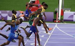 Noah Lyles, ilk Olimpiyat şampiyonluğu için 100 metreyi foto finişle kazandı