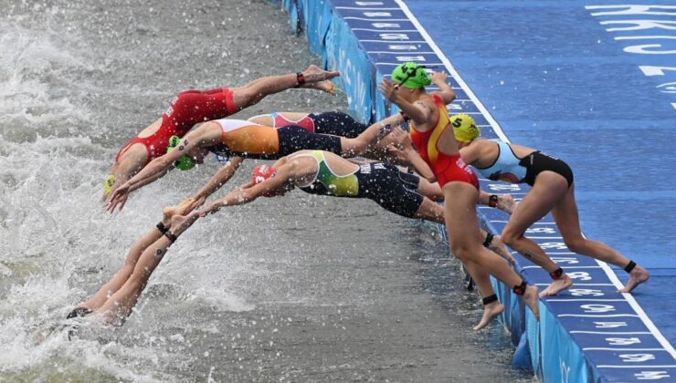 Olimpiyat triatloncuları su kalitesindeki gecikmenin ardından Seine’de yüzüyor