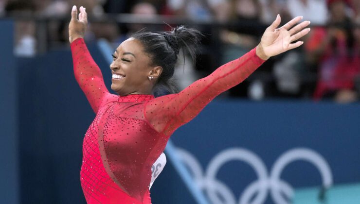 Simone Biles atlamada ve jimnastikte üçüncü altın madalyayı kazandı