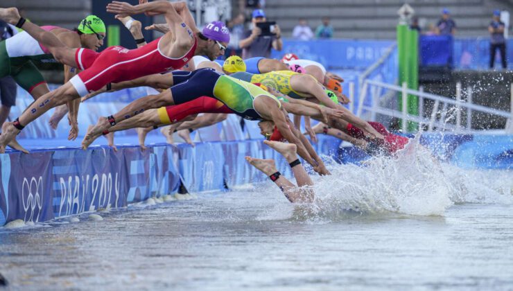 Triatlon karma bayrak yarışı, su kalitesi endişelerinin ardından Seine’de başladı