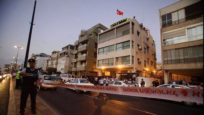 Türkiye Tel Aviv Büyükelçiliği’nde Haniye suikastı sonrasında bayrak yarıya indirildi, İsrail’den tepki