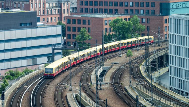 Vandalizm! Berlin’de tren trafiği kesintiye uğradı | Bölgesel