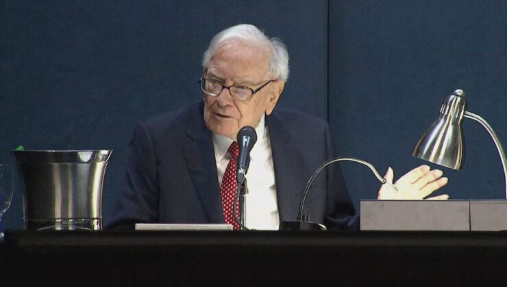 Warren Buffett, Apple hisse senedini elinde tutarak ilginç bir şey yaptı