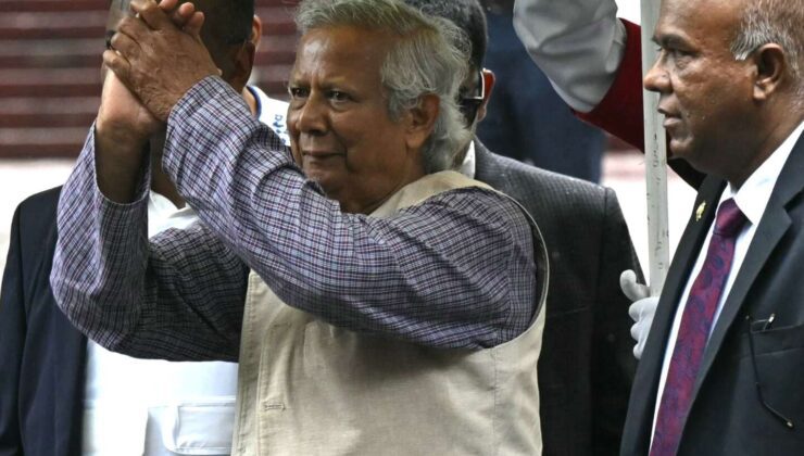 Yunus, sivil toplumdan destek alarak Bangladeş’in geçici hükümetini kurdu