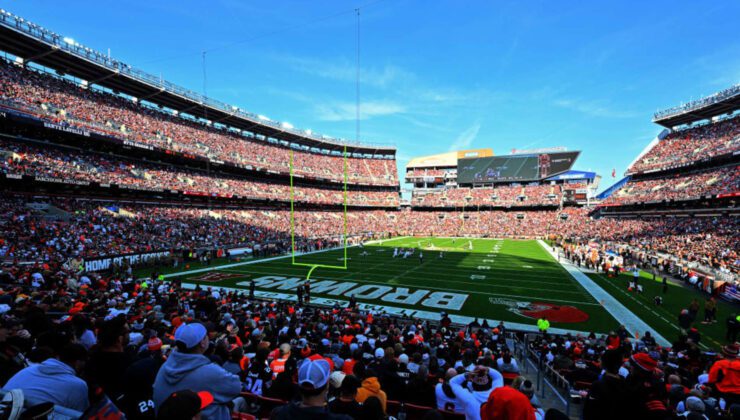 Browns, olası yeni bir ev için pozisyon alırken Huntington Bank ile 20 yıllık stadyum hakları anlaşması imzaladı