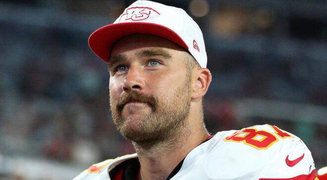 Chiefs yıldızı Travis Kelce, Taylor Swift hayranlığını nasıl yönettiğini anlatıyor: “Bununla eğleniyorum”