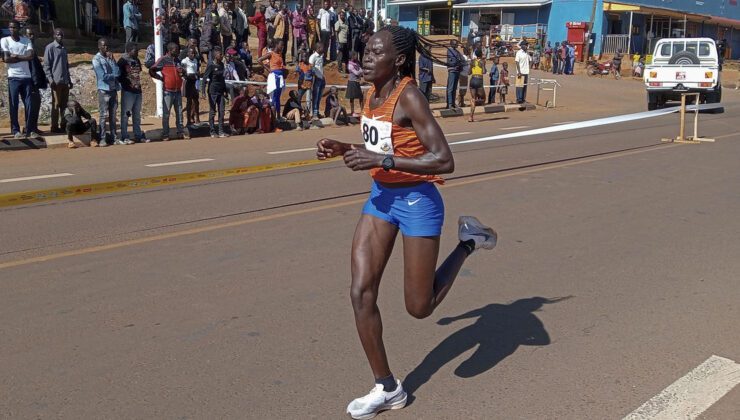 Kenya polisi, Uganda Olimpiyat sporcusu Rebecca Cheptegei’nin erkek arkadaşı tarafından yakıldığını söyledi